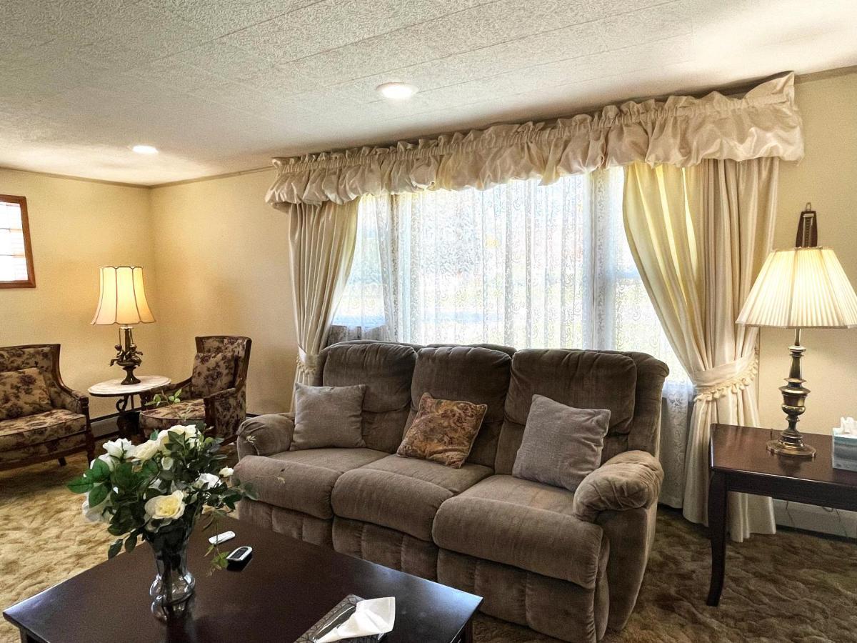 Entire Home In Buffalo - 6 Guests 3 Bedroom 1 Bath - Convenient Location - 25Min To Niagara Falls מראה חיצוני תמונה