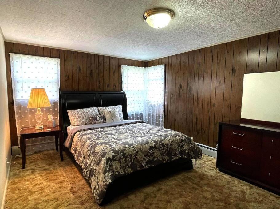 Entire Home In Buffalo - 6 Guests 3 Bedroom 1 Bath - Convenient Location - 25Min To Niagara Falls מראה חיצוני תמונה